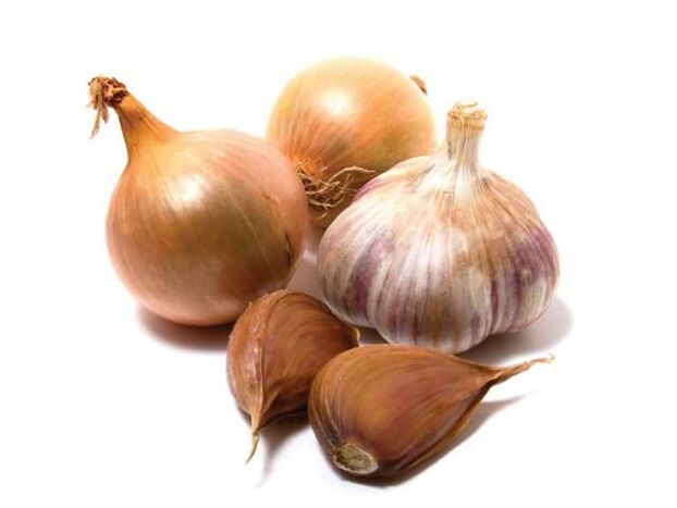 Les oignons et l'ail sont des légumes-racines sains et destructeurs des helminthes.